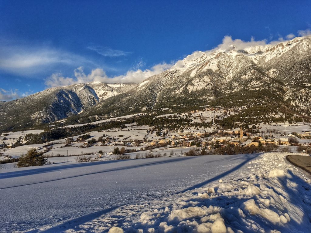 Vue sur Eygliers Chef Lieu en hiver