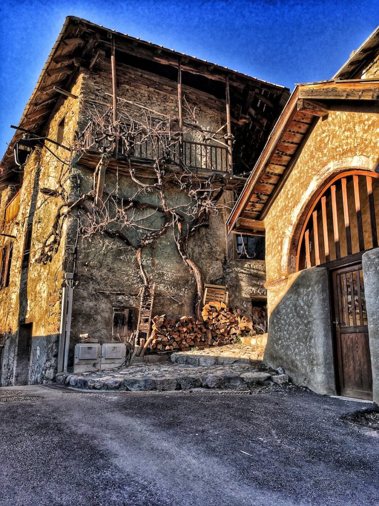 Chapelle et maison à la vigne