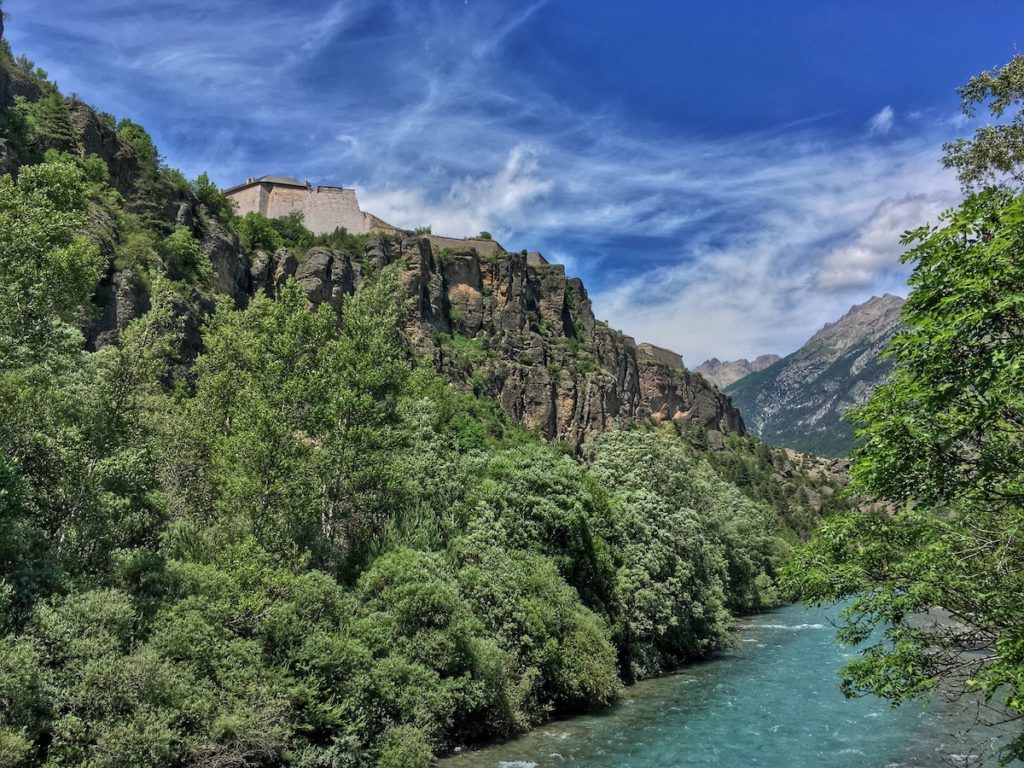 Les falaises de Mont Dauphin