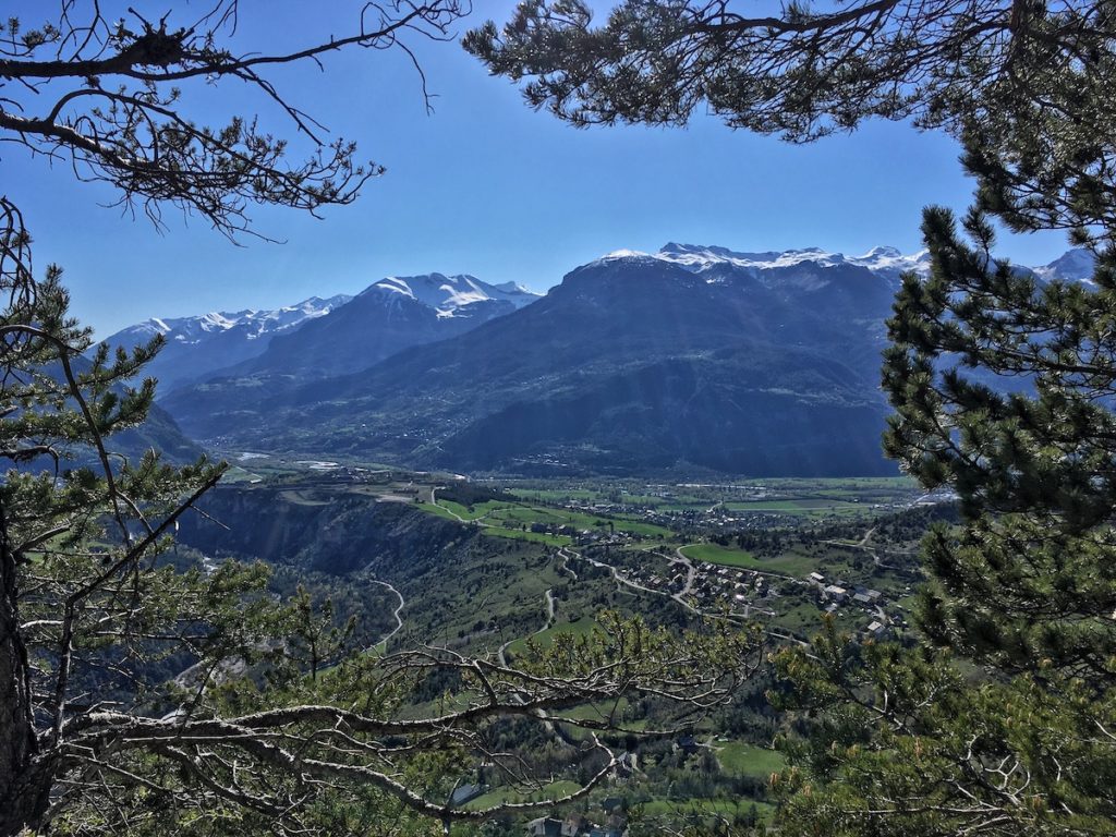 Vue sur Eygliers et la vallée du Guil